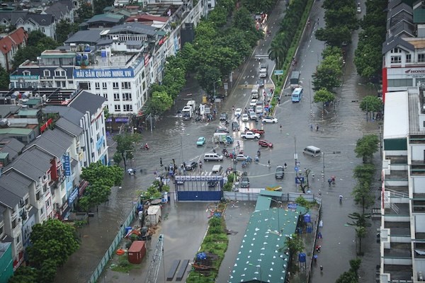 Mưa lớn trút xuống Hà Nội, dự báo diễn biến sắp tới