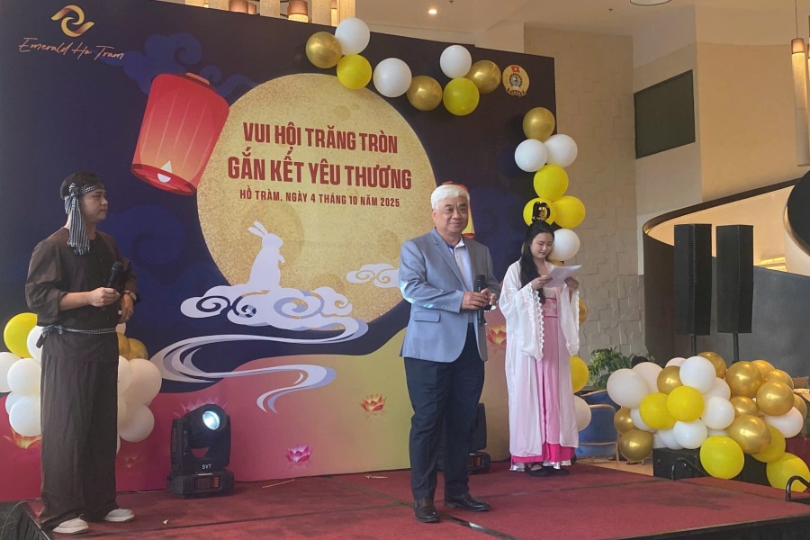 Lãnh đạo Emerald Hồ Tràm khai mạc chương trình trung thu, chúc các em có
