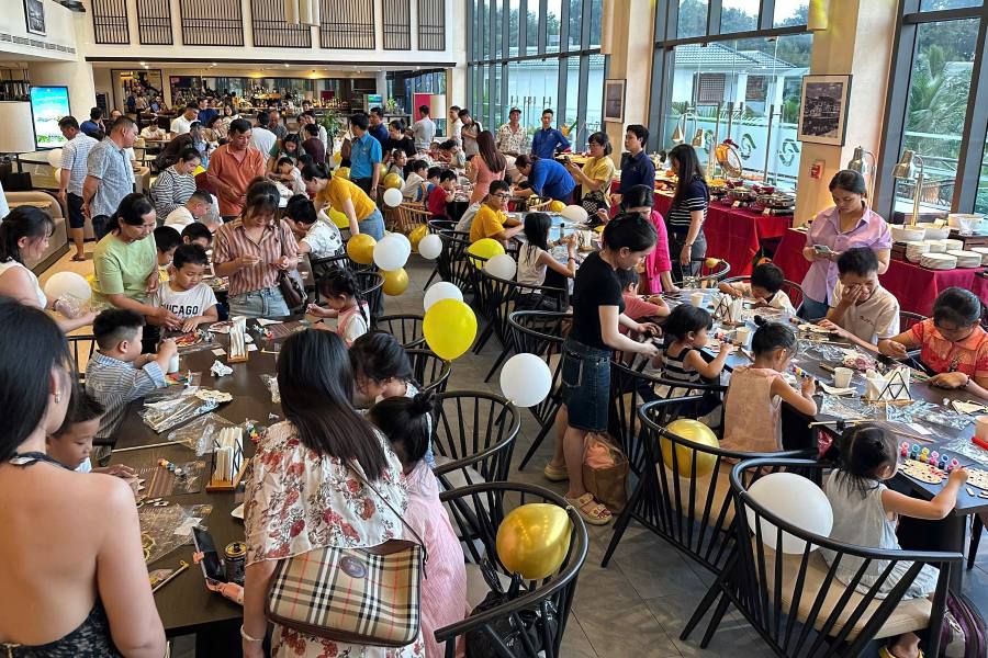Các em thiếu nhi