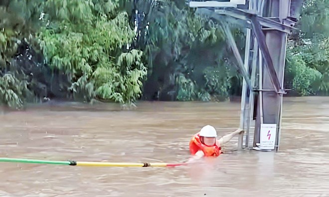 Khôi phục điện cho hơn 25.000 hộ dân ở vùng lũ Bắc Ninh