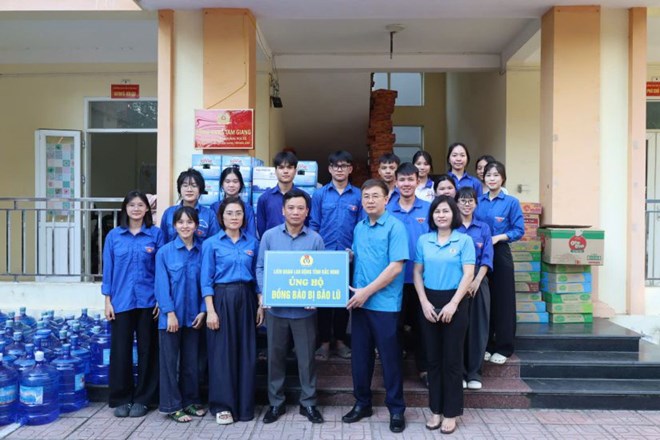 Các cấp Công đoàn Bắc Ninh vận động quà cứu trợ tới hộ dân bị ngập lụt