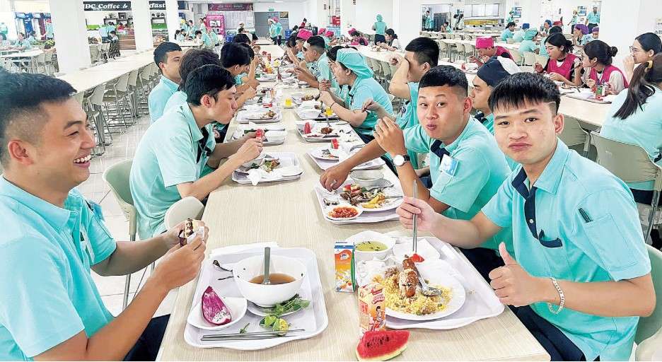 Bữa cơm Công đoàn năm 2025 đem lại niềm vui cho đoàn viên, người lao động. Ảnh: KIỀU VŨ