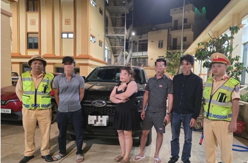 Công an đã khởi tố tài xế sau khi triệu tập các đối tượng liên quan đến vụ việc anh Nguyễn Hoàng Liên Sơn bị hành hung sau va chạm giao thông. Ảnh: Công an cung cấp