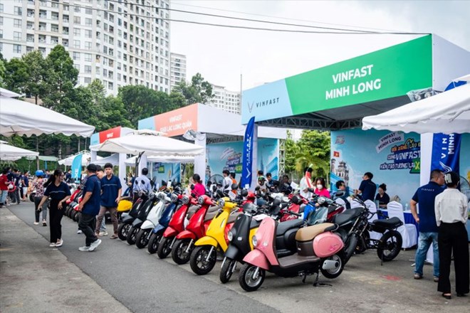 Ngày càng nhiều người Việt chuyển từ xe xăng sang xe điện