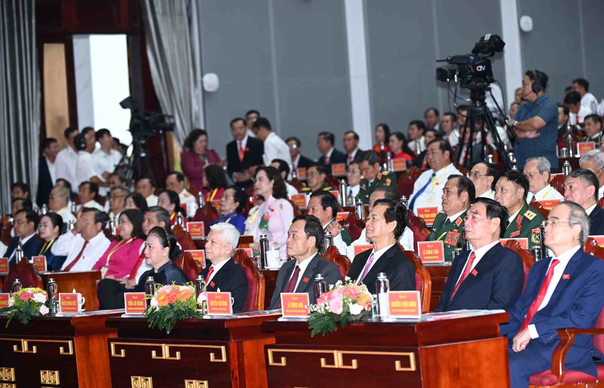 Nguyên lãnh đạo, lãnh đạo Đảng, nhà nước tham dự Đại hội đại biểu Đảng bộ tỉnh Cà Mau. Ảnh: BTC Đại hội cung cấp