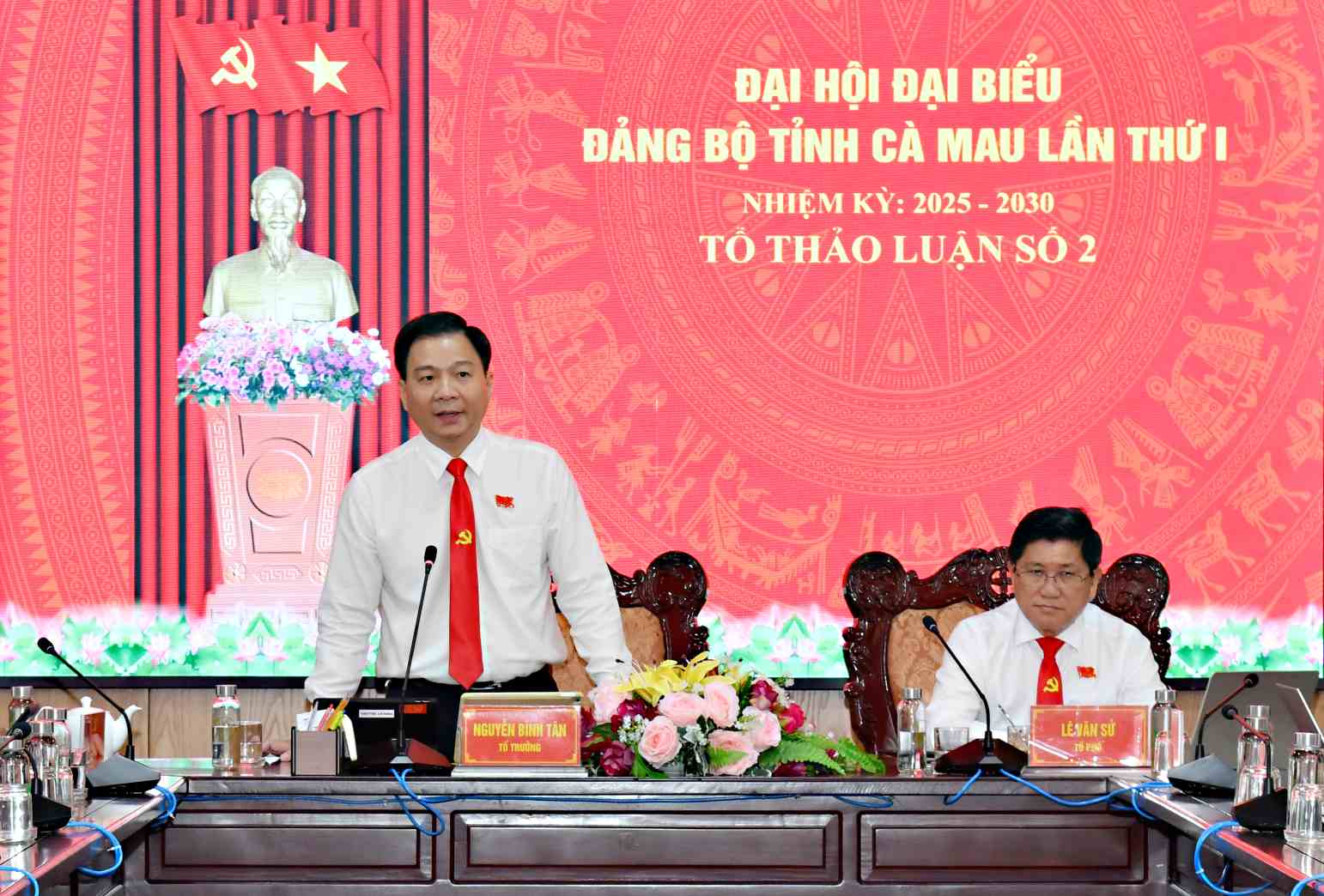 Trước đó ngày 16.10 trong phiên trù bị, các đại biểu chia tổ thảo luận. Ảnh: BTC Đại hội cung cấp