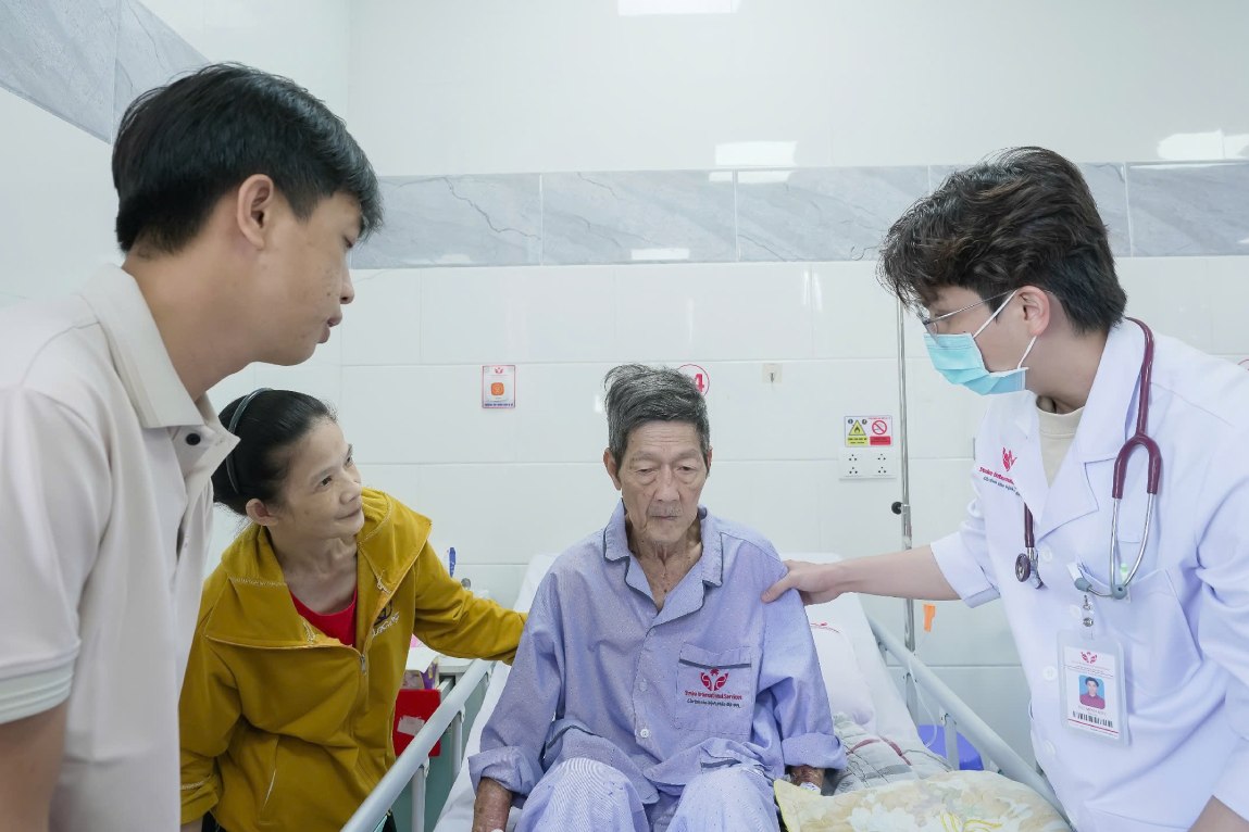 Nam bệnh nhân được CSGT Cần Thơ mở đường cấp cứu đã phục hồi tốt. Ảnh: Bệnh viện cung cấp