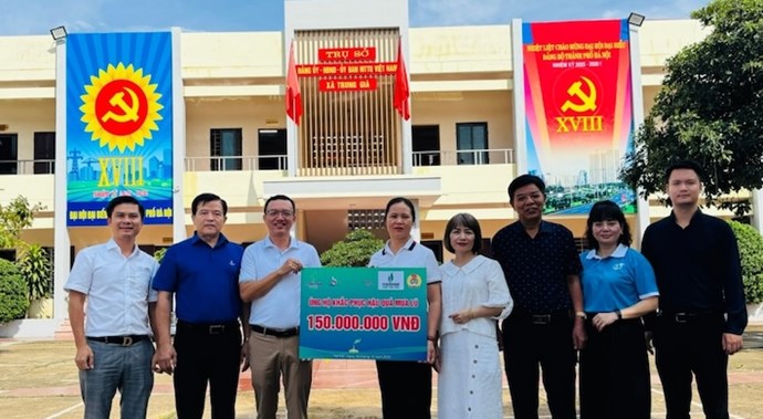 Người lao động Dầu khí hỗ trợ nhân dân khắc phục hậu quả sau mưa bão