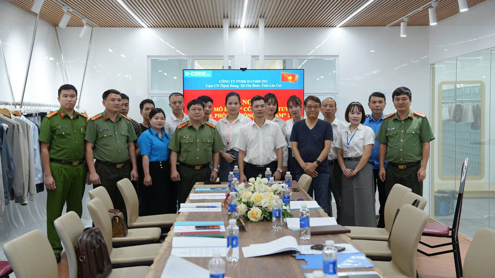 Buổi ra mắt mô hình “Công nhân tuyên truyền phòng, chống tội phạm” tại Công ty trách nhiệm hữu hạn D-CODE INC