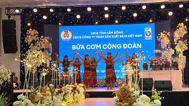 Ấm tình đồng nghiệp trong “Bữa cơm Công đoàn” có gần 180 người lao động ở Lâm Đồng
