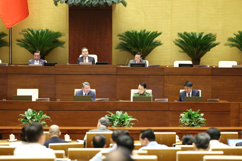 Quang cảnh phiên họp sáng 27.10. Ảnh: Phạm Đông