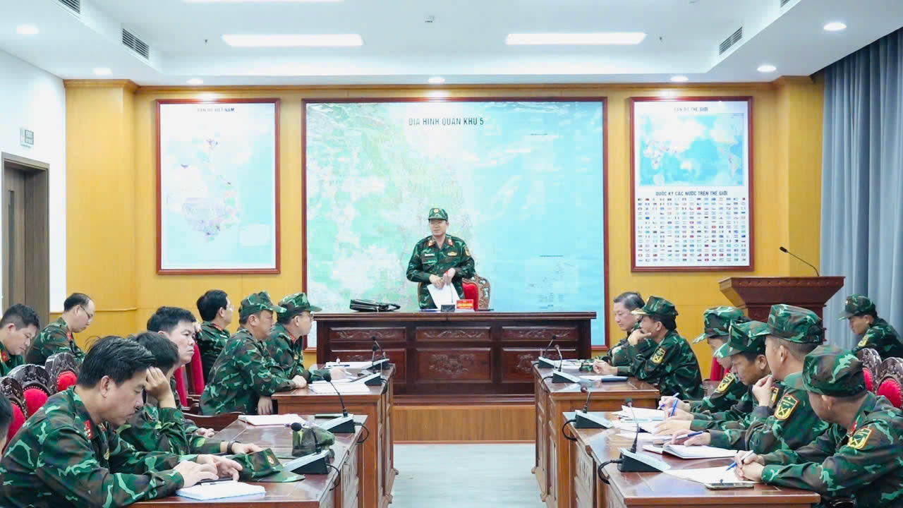 Bộ Tư lệnh Quân khu họp bàn, triển khai các phương án phòng chống mưa lũ trên địa bàn trong đêm