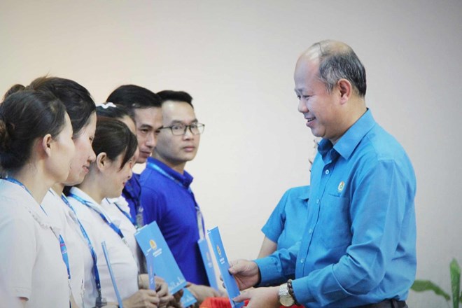 Công đoàn Đà Nẵng chi hơn 18 tỉ đồng hỗ trợ người lao động ảnh hưởng mưa lũ