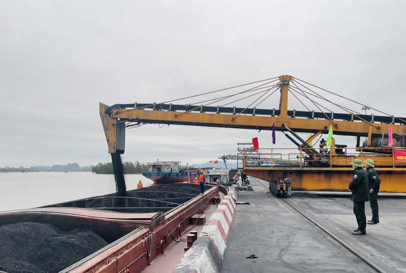 Công ty Kho vận Đá Bạc thi đua lao động sản xuất, lập thành tích chào mừng kỷ niệm 89 năm ngày truyền thống công nhân vùng Mỏ