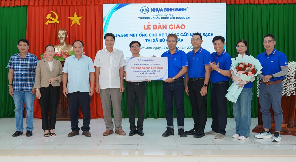 Thông qua sáng kiến “Thương Nguồn Nước, Yêu Tương Lai”, tập đoàn SCG và Nhựa Bình Minh mang nguồn nước sạch và hy vọng đến với các cộng đồng vùng sâu vùng xa - biến phát triển bền vững thành “trái ngọt” cho tất cả mọi người. Thông qua sáng kiến “Thương Nguồn Nước, Yêu Tương Lai”, tập đoàn SCG và Nhựa Bình Minh mang nguồn nước sạch và hy vọng đến với các cộng đồng vùng sâu vùng xa - biến phát triển bền vững thành “trái ngọt” cho tất cả mọi người.