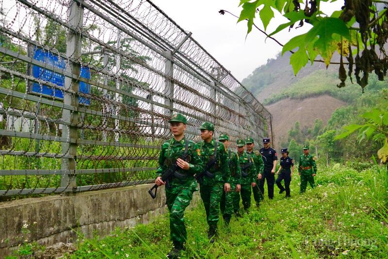 Đội tuần tra số 2 - Bộ đội Biên phòng tỉnh Lai Châu tuần tra kiểm soát tại khu vực mốc 63.