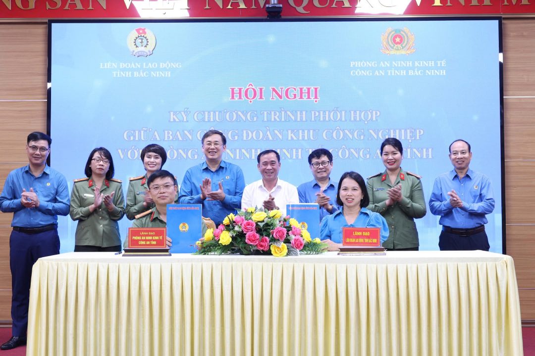 Lãnh đạo LĐLĐ tỉnh Bắc Ninh ký chương trình