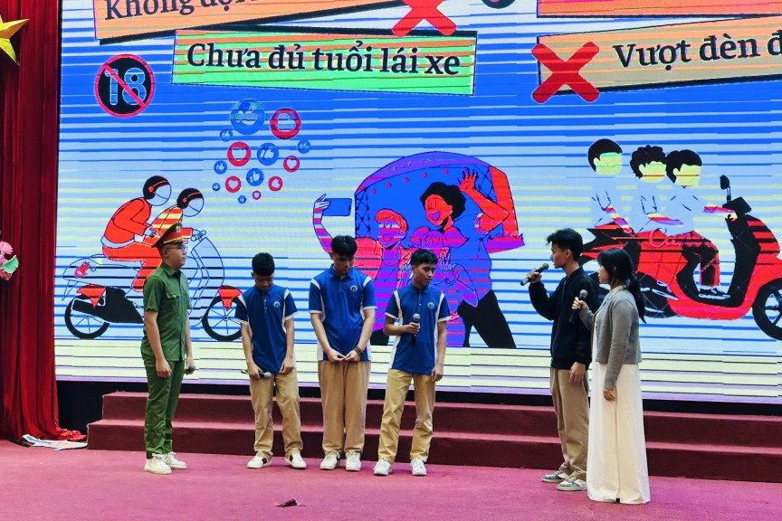 Học sinh Thủ đô thi tiểu phẩm tuyên truyền về an toàn giao thông
