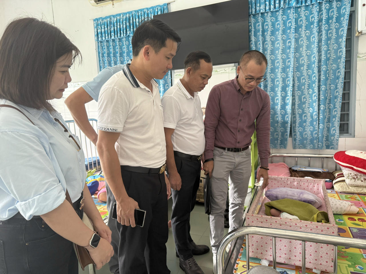 Tại chùa Đức Sơn, các em được nuôi dưỡng trong một môi trường bình yên, tràn đầy tình thương yêu từ các sư cô