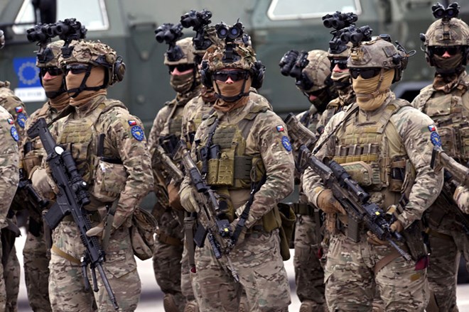 Châu Âu đối mặt hệ quả khó tránh khi tái vũ trang ồ ạt