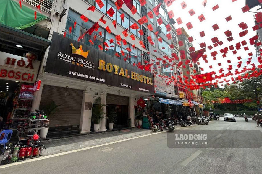 Khách sạn trên phố Hàng Cháo trở thành tâm điểm tranh cãi của cộng đồng mạng. Ảnh: Chí Long