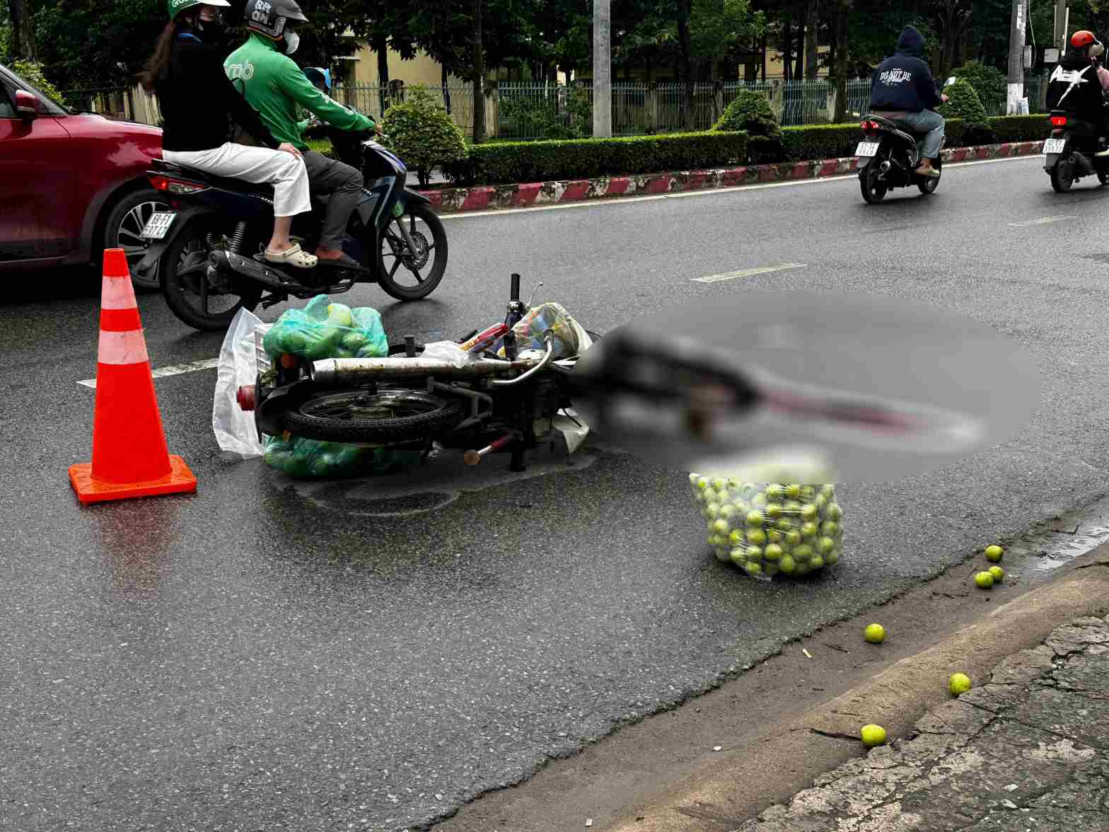 Hiện trường vụ chết người trên đường Phú Lợi.Ảnh: Đình Trọng