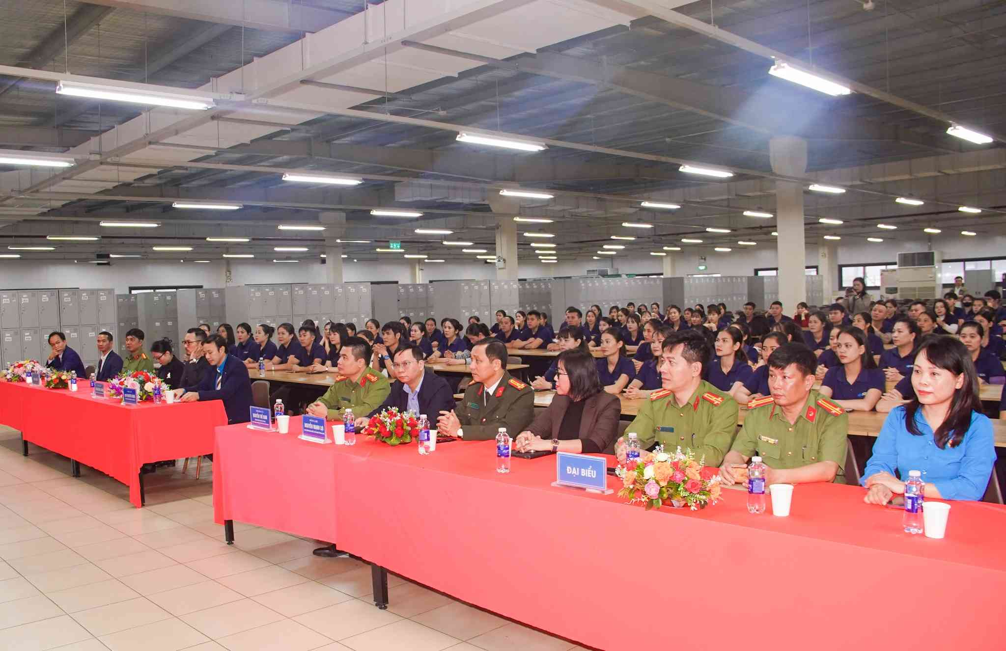 Các đại biểu tham dự chương trình. Ảnh: Duy Chương