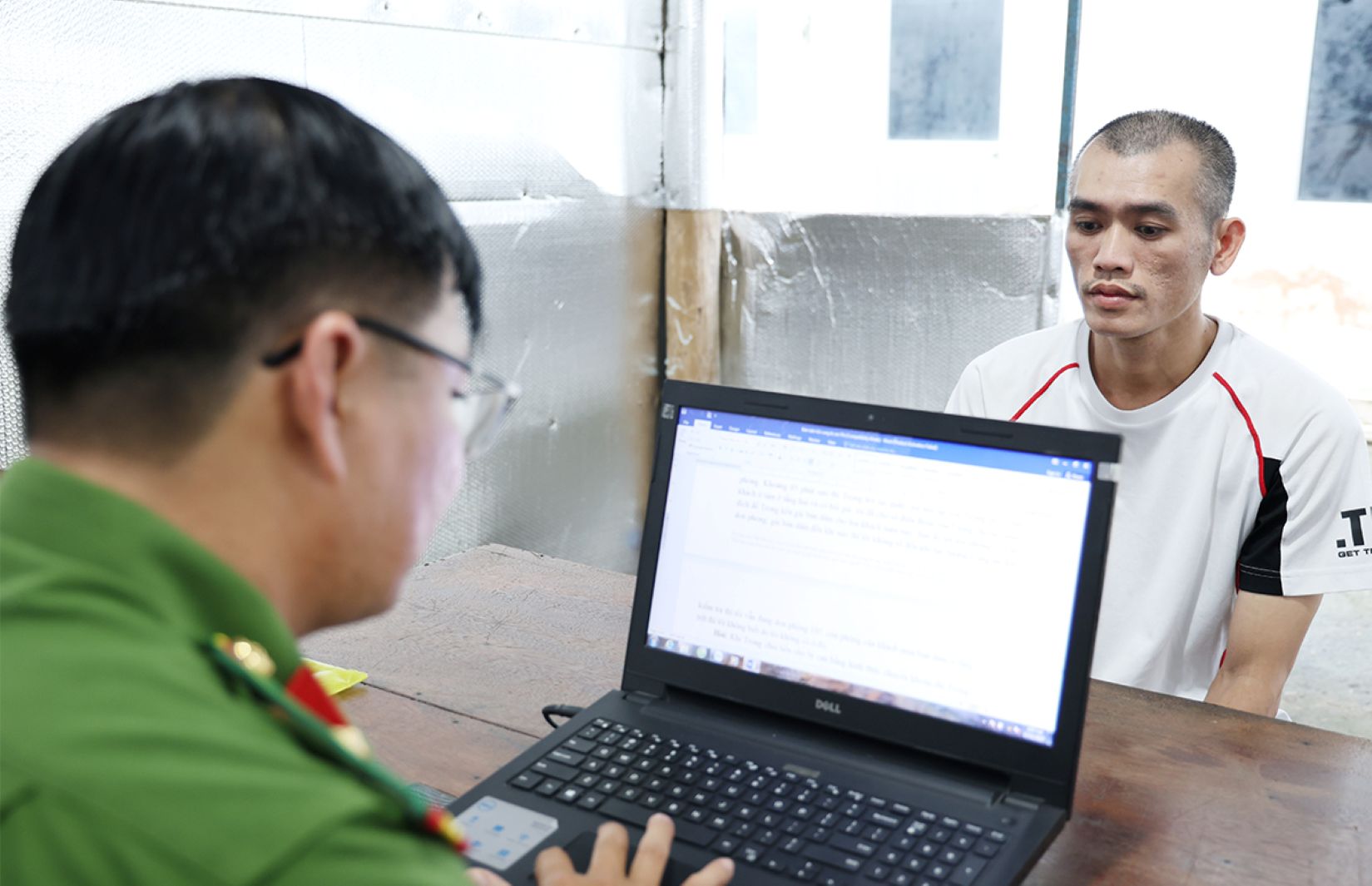 Võ Văn Phi khai nhận tại Cơ quan Công an. Ảnh: Vũ Tiến