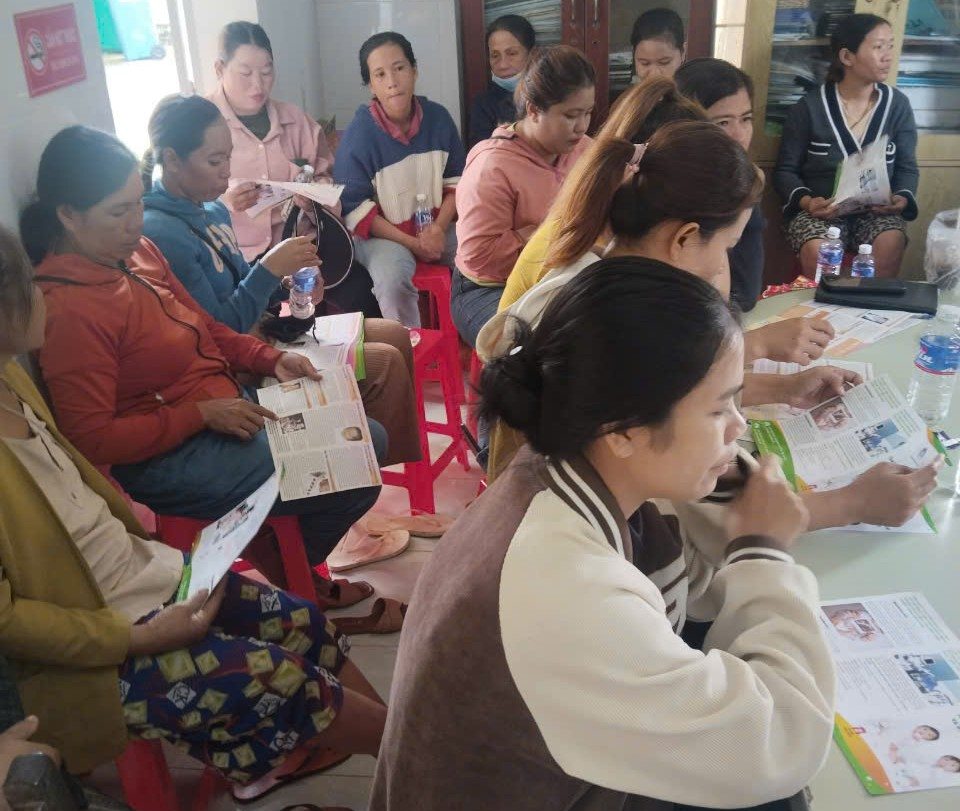 Công tác tư vấn, hỗ trợ chăm sóc sức khỏe sinh sản được triển khai định kỳ, thường xuyên. Ảnh: Bảo Lâm