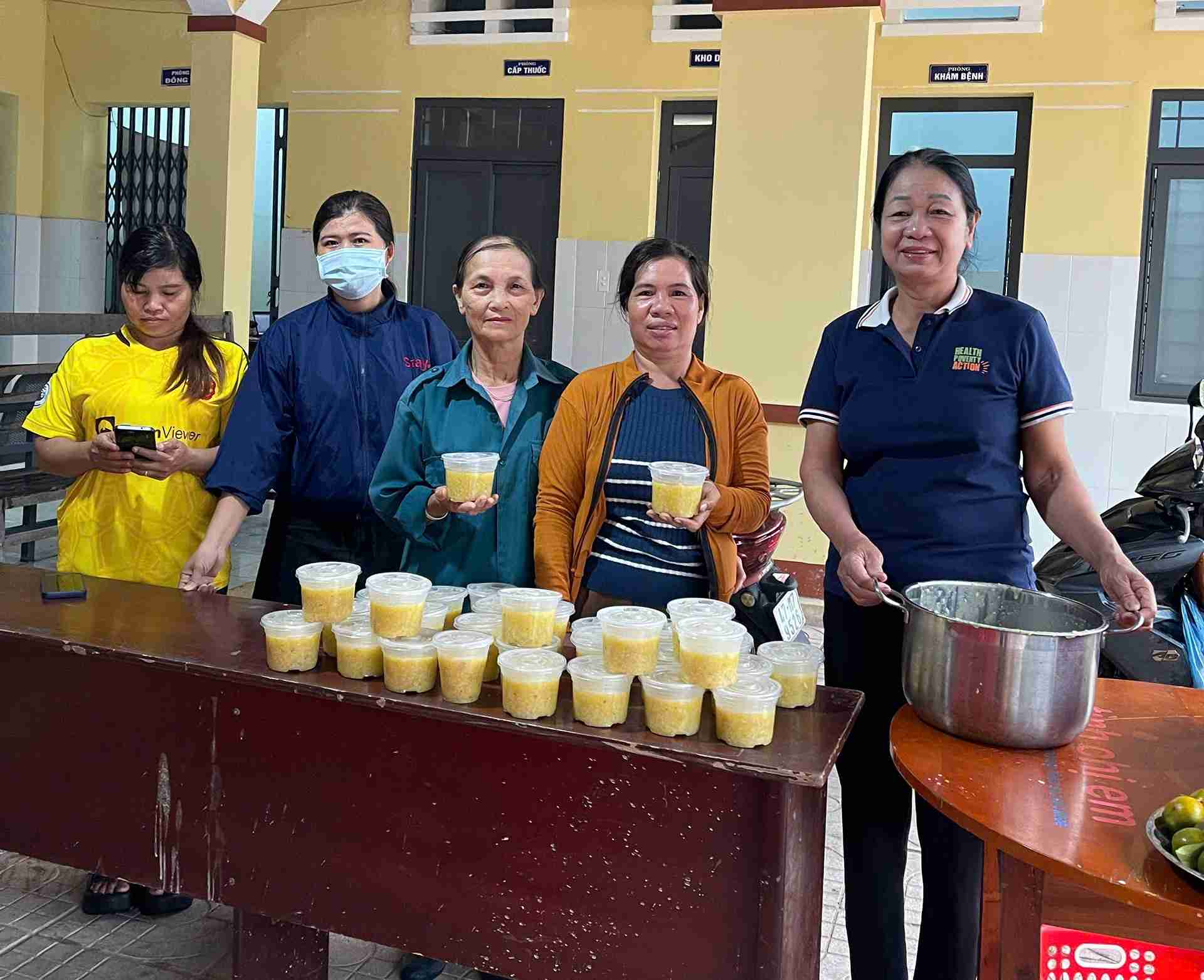 Thực phẩm được chuẩn bị để bổ sung chất cho các bà mẹ và trẻ em. Ảnh: Bảo Lâm