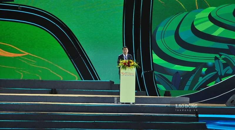 Ông Nguyễn Tuấn Anh - Chủ tịch UBND tỉnh Lào Cai phát biểu lễ khai mạc. Ảnh: Đinh Đại