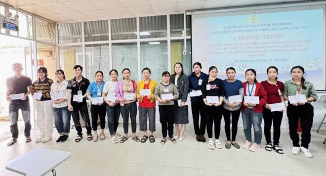 Công đoàn hỗ trợ 47 đoàn viên, người lao động Công ty Giầy Alena bị thiệt hại do bão