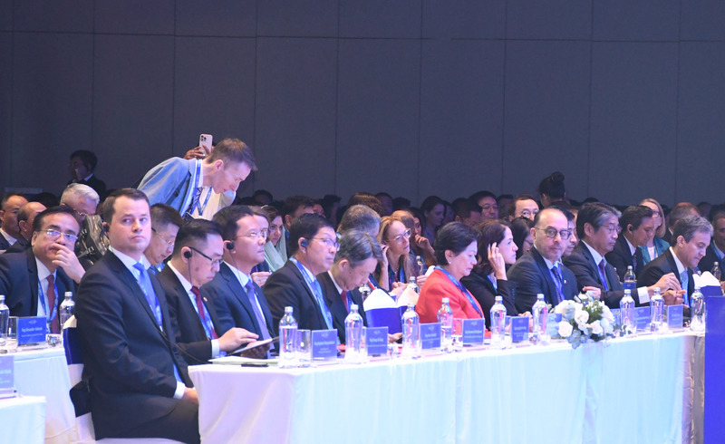 Đại biểu quốc tế tham dự chương trình. Ảnh: Thanh Minh.