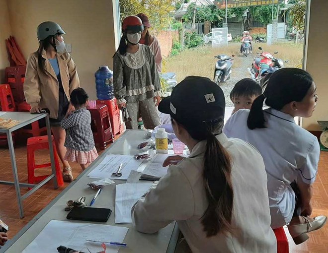 Trạm Y tế Buôn Đôn quan tâm, chăm sóc sức khỏe cho những mầm non tương lai