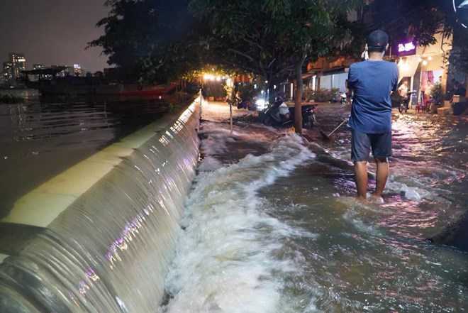 TPHCM yêu cầu khẩn trương triển khai biện pháp ứng phó ngập lũ