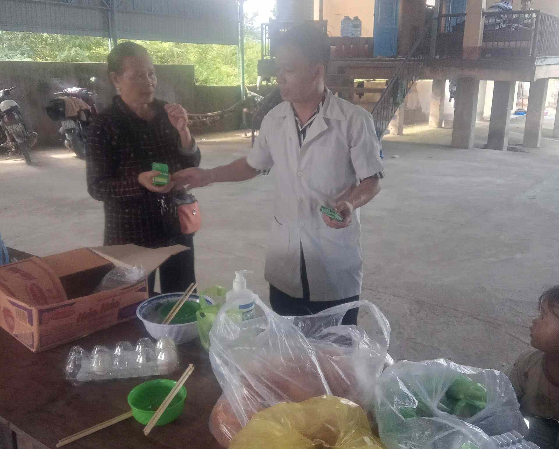 Các buổi tập huấn, hướng dẫn cải thiện dinh dưỡng được triển khai ngay ở cơ sở. Ảnh: Bảo Lâm