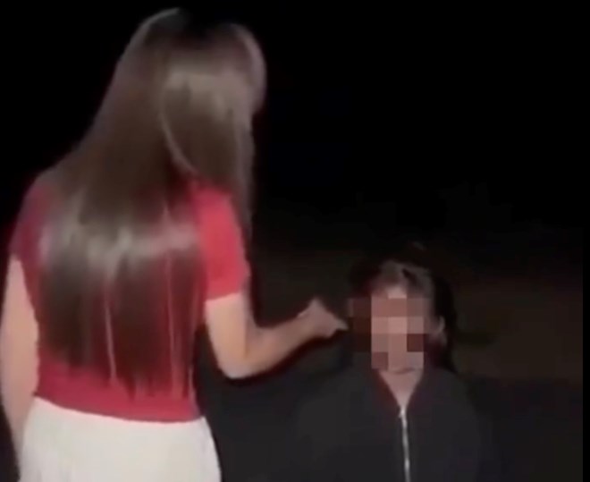 Xác minh clip thiếu nữ bị bắt quỳ, tát vào mặt trước đám đông
