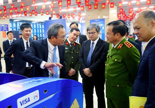 uyến Cát Linh – Hà Đông nâng cấp hệ thống vé tự động: Dùng khuôn mặt, dùng VNeID, không cần thẻ. Ảnh Minh Hạnh