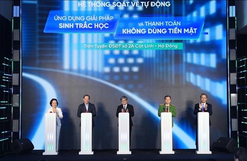 Dùng sinh trắc học kiểm soát vé Metro - bước ngoặt giao thông số của Hà Nội