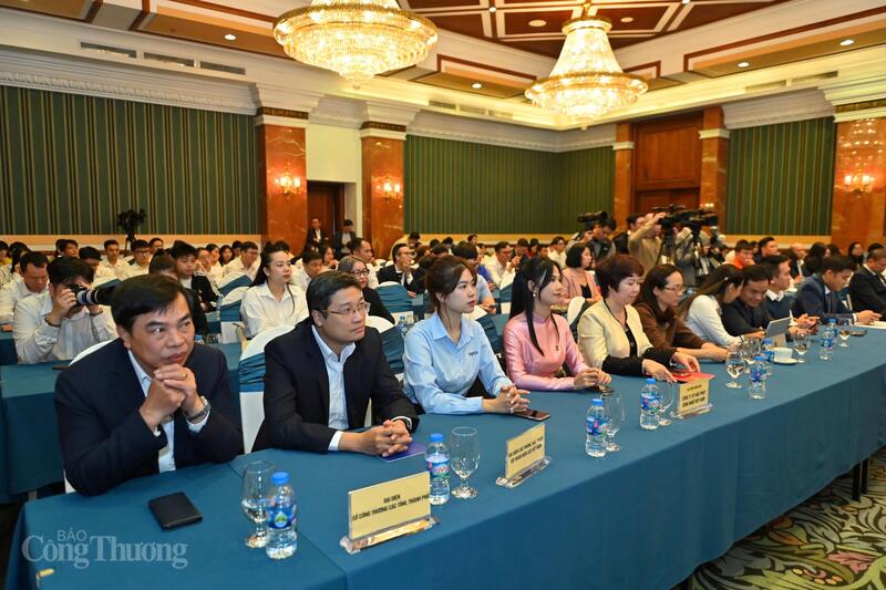 Các đại biểu tham dự sự kiện. Ảnh: Nam Nguyễn