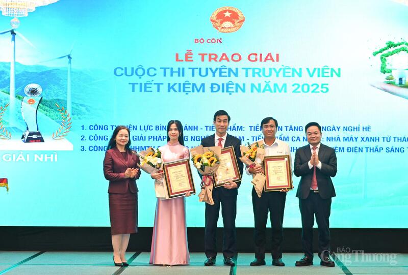 Các đơn vị đạt giải Nhì tại cuộc thi. Ảnh: Nam Nguyễn