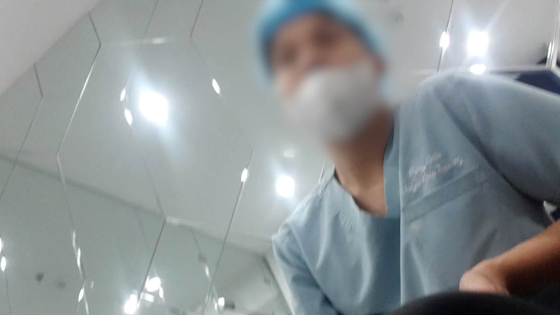 Những người tự xưng là bác sĩ tại Phòng khám Chuyên khoa thẩm mỹ Chang liên tục thuyết phục khách hàng sử dụng dịch vụ tế bào gốc. Ảnh: PV