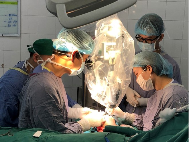 Nối thành công ngón tay đứt rời sau 25 giờ thiếu máu