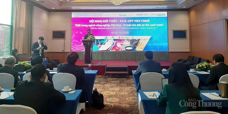 Hội nghị giới thiệu chuỗi Triển lãm quốc tế chuyên ngành sơn phủ, giấy, cao su, nhựa và hóa chất 2026. Ảnh: N.H