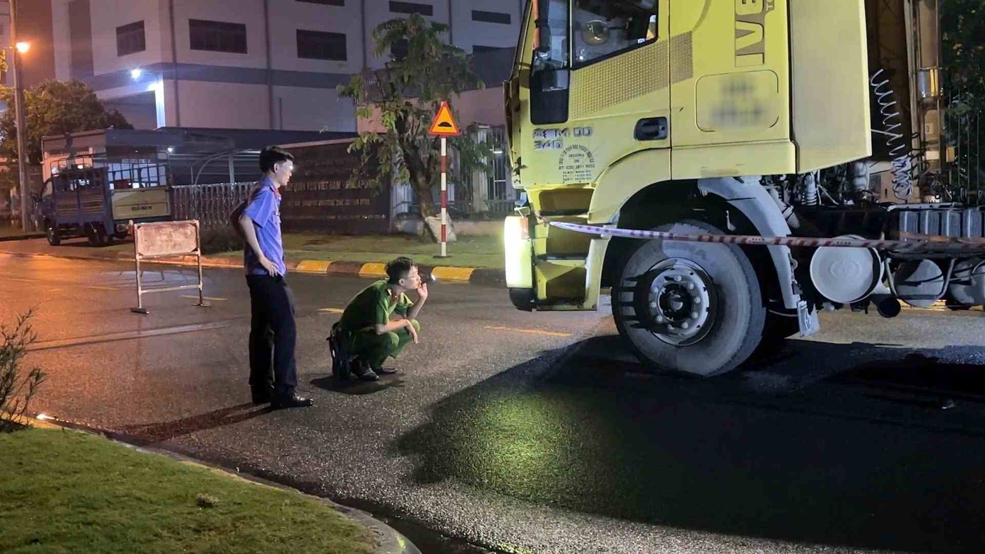 Công an TPHCM khám nghiệm hiện trường. Ảnh: Đình Trọng