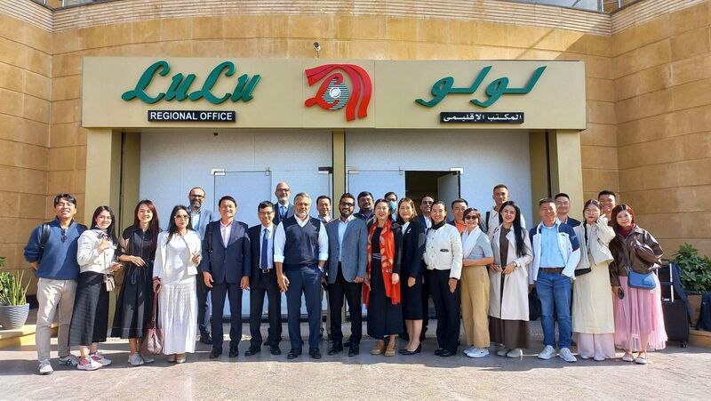 Đoàn doanh nghiệp thành phố Hồ Chí Minh khảo sát và làm việc với Giám đốc chuỗi siêu thị LuLu Hypermarket trước ngày khai mạc Triển lãm.