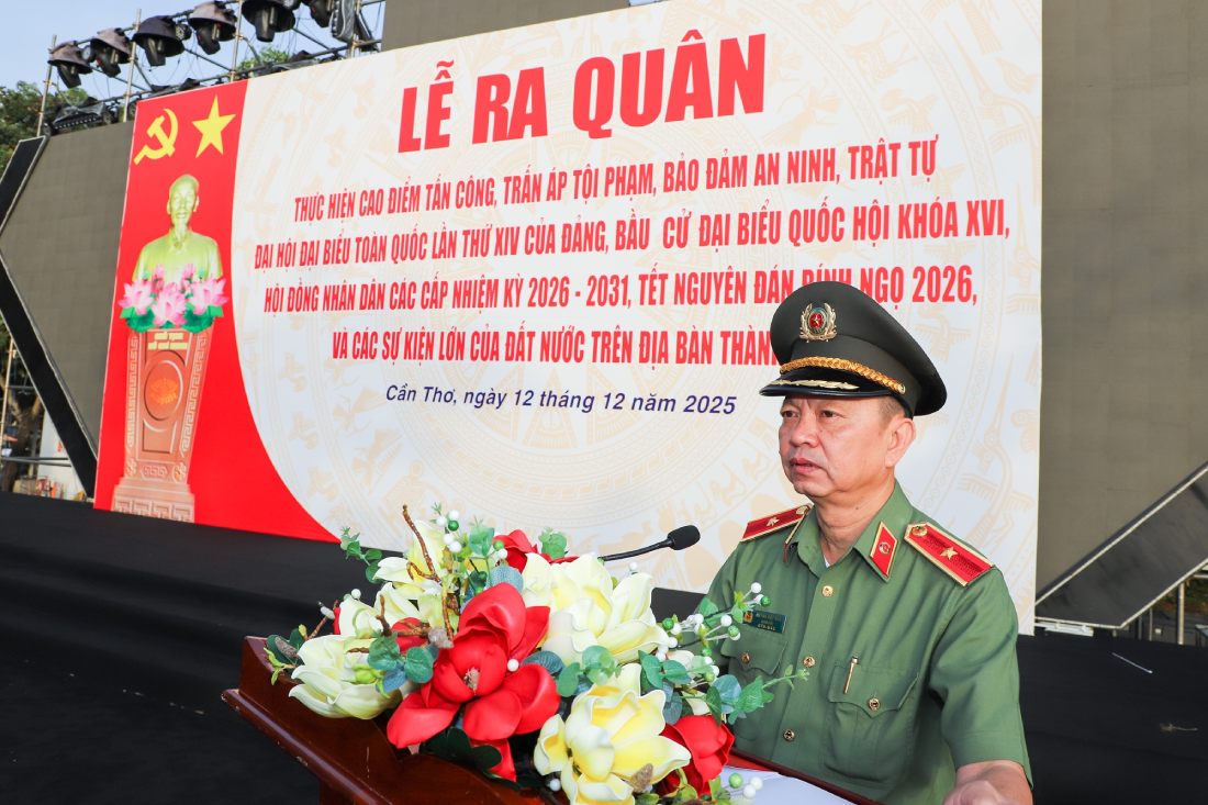 Thiếu tướng Huỳnh Việt Hòa - Giám đốc Công an thành phố Cần Thơ phát biểu tại buổi lễ. Ảnh: Công an Cần Thơ