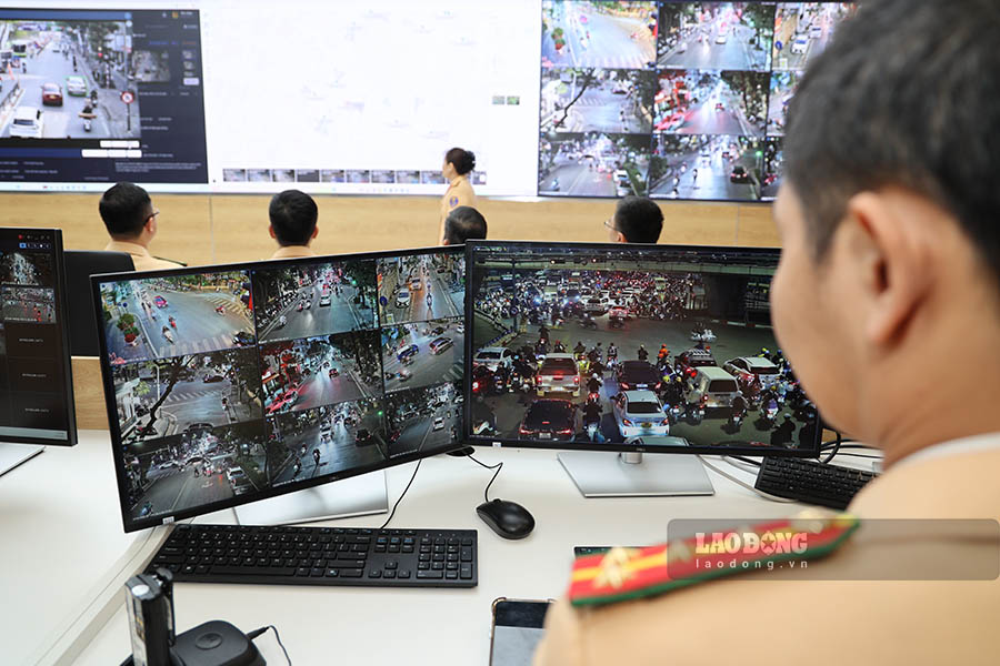 Trung tâm điều khiển giao thông thông minh của Công an Hà Nội được trang bị 3 hệ thống, gồm hệ thống quản lý vi phạm trật tự an toàn giao thông đường bộ, hệ thống điều khiển tín hiệu giao thông thông minh thích ứng theo thời gian thực và hệ thống quản lý an ninh trật tự. Hệ thống camera và đèn tín hiệu tích hợp công nghệ AI hướng tới việc giảm ùn tắc, hiện đại hóa hạ tầng, nâng cao năng lực quản lý nhà nước và xây dựng nếp sống văn minh đô thị.