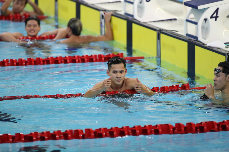 Phạm Thanh Bảo mừng chiến thắng ở chung kết 200m bơi ếch nam. Ảnh: Quý Lượng