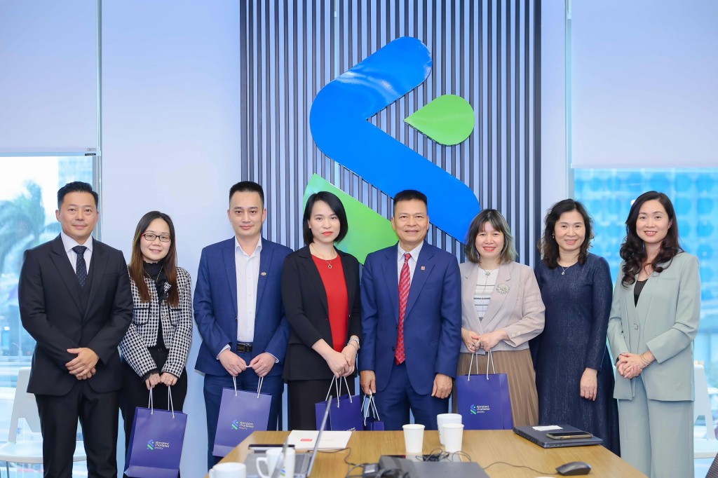 Các diễn giả tham gia thảo luận tại hội thảo